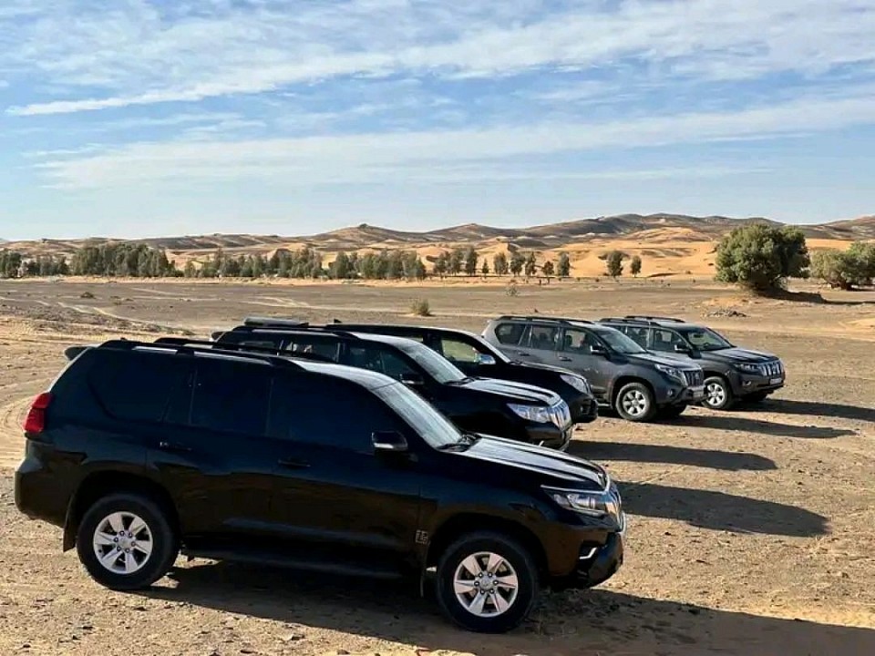 DAY 1.  : MARRAKECH – AIT BEN HADDOU – OURZAZAT – DADES VALLEY Departure after breakfast crossing the High Atlas by the TIZI IN TICHKA pass (2,260 m above sea level), passing through Berber villages to reach the fortified village of 'AIT BEN HADDO free time to visit it quietly, lunch in the village and continue towards the Dadès Valley Dinner and accommodation at the hotel