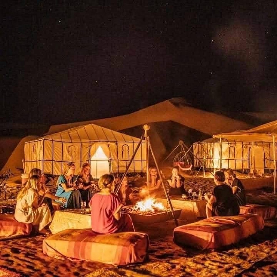 Day 7 - Merzouga - Tinghir - Ouarzazate (Todra Gorges, Dadès Valley and Kelaa M'Gouna) Included: breakfast, dinner We will enjoy the sunrise and then head towards the Todra Gorges, a rocky valley with narrow, jagged walls over 300 metres high, between which the Todra River passes. Next, we will set off towards the Dades Valley, home to fascinating reddish fortresses situated next to green oases. Finally, we will visit the village of Kelaa M'Gouna, known for its roses and the essence that emerges from them. We will head to the hotel located in Ouarzazate, where we will have dinner and accommodation.
